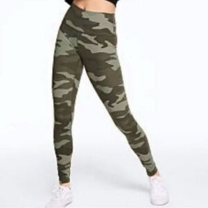 PINK Ultimate Camo Leggings